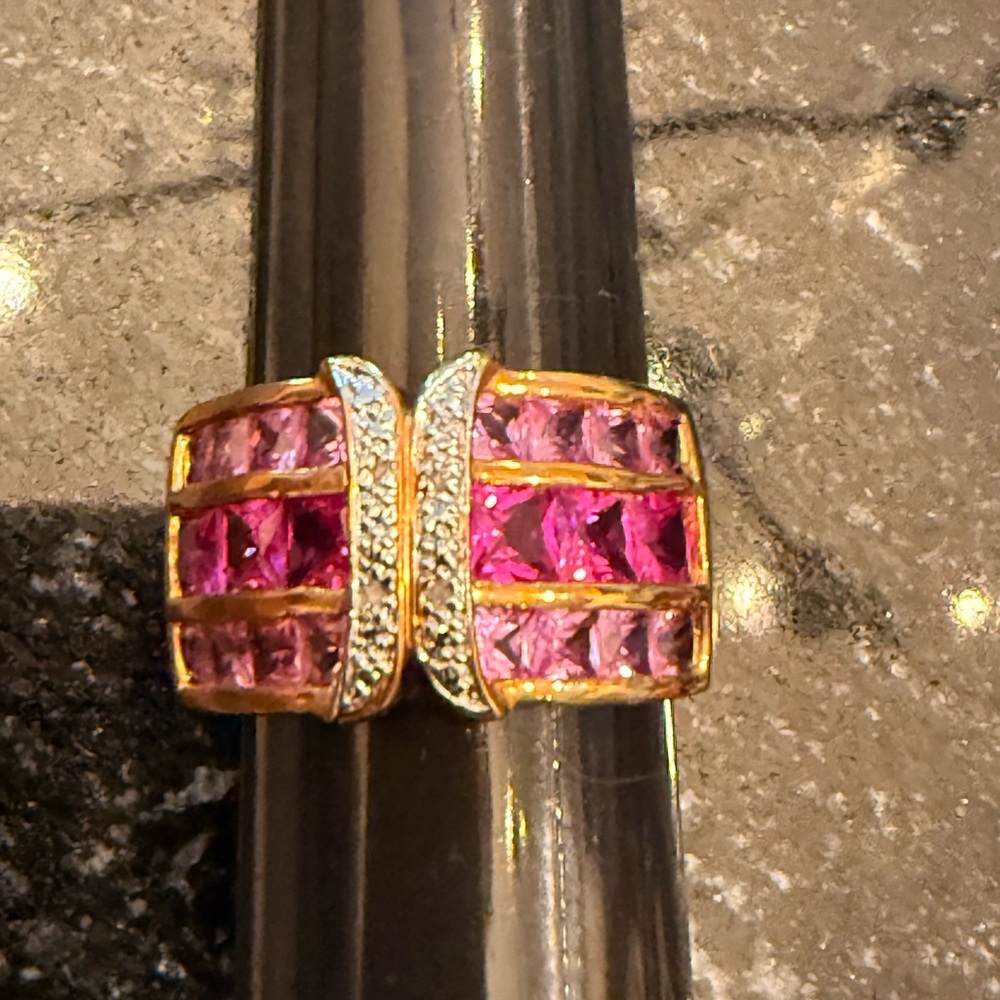 Elegant Pink and Gold Women's Diamond Ring